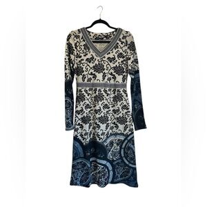 White Mark Long Sleeve V-Neck Black and Gray Patterned Dress